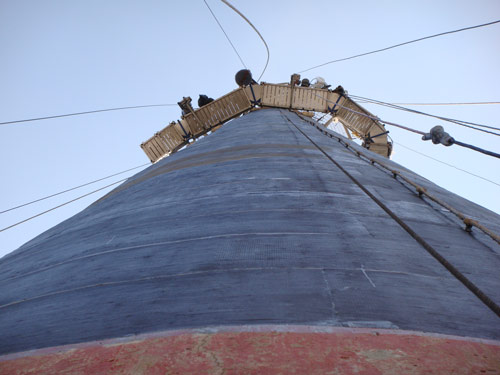 composite-strengthening-smoke-stack-111 applying carbon fiber wrap to tank